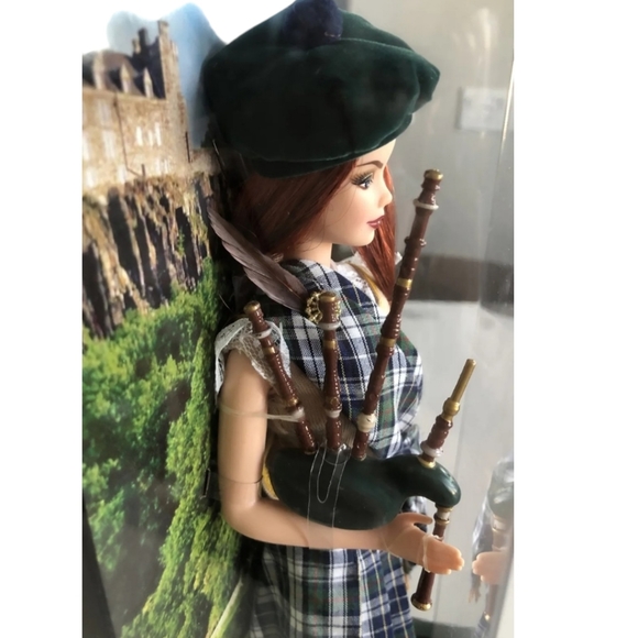 Dolls Of The World Collection Scotland Scottish Barbie Doll & Barbie Bagpipes - Picture 4 of 11